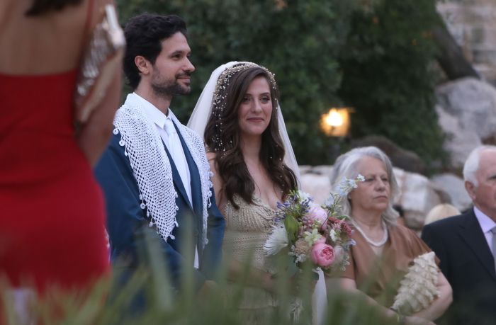 Αυγουστίδης: Η ώρα που ντύνουν τον γαμπρό και το δώρο της μητέρας: Βίντεο πριν από το γάμο