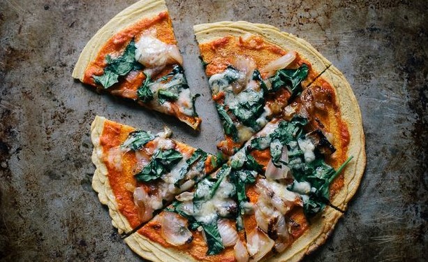 Συνταγή για πίτσα χωρίς ζύμη που θα σε ξετρελάνει!