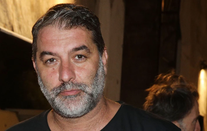 Βασίλης Μπισμπίκης – Το κρητικό γλέντι, οι φθορές σε 10 οχήματα και η σύλληψη
