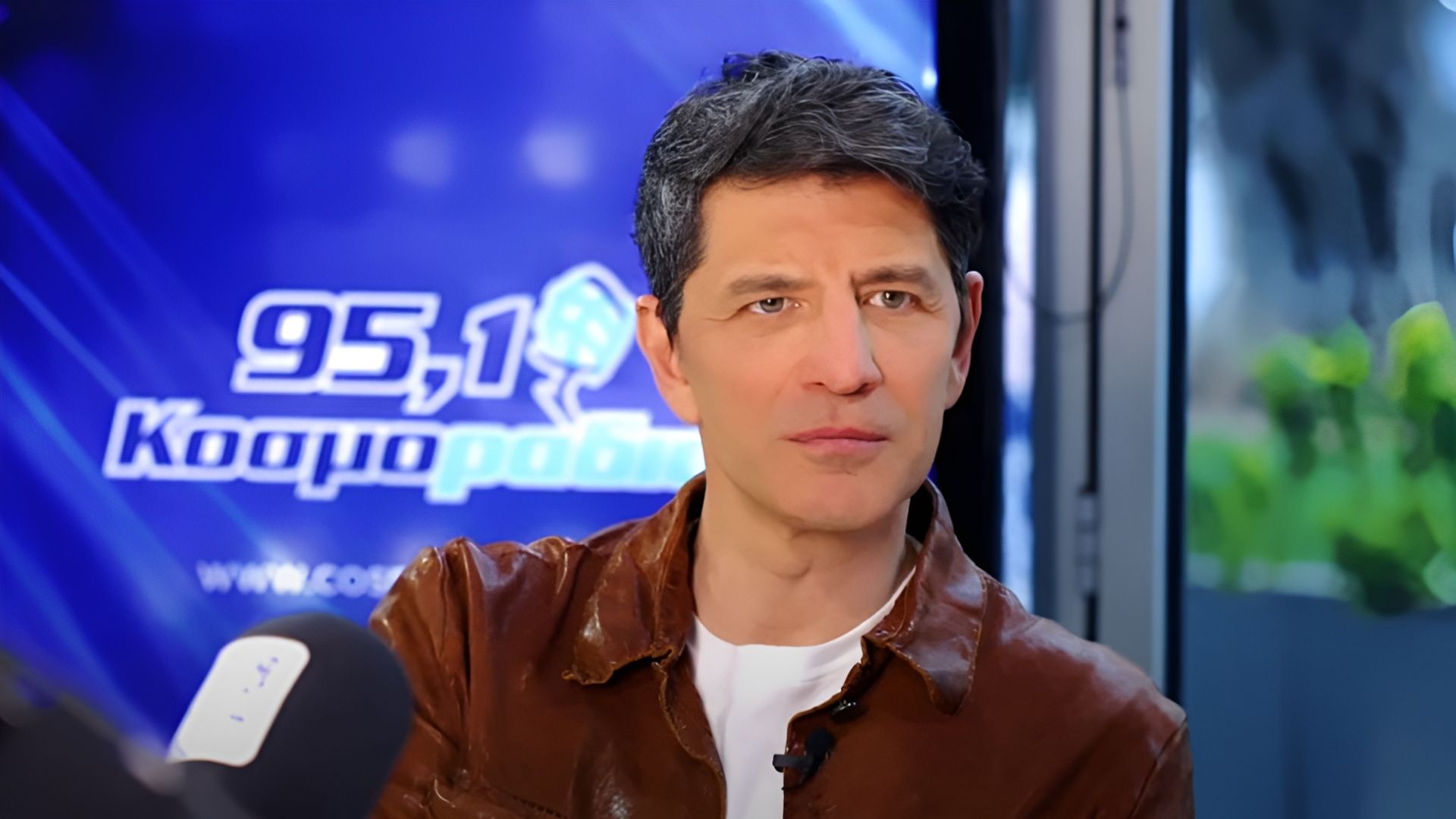 Σάκης Ρουβάς για τη δυσλεξία – «Αν θες να μείνεις στη λάθος σύνταξη, αυτό κάτι λέει για σένα»