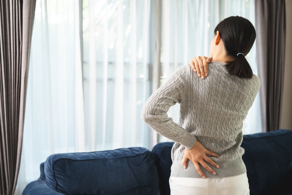 Ξαφνικός πόνος στον ώμο: Ποιες παθήσεις μπορεί να κρύβονται πίσω από το σύμπτωμα