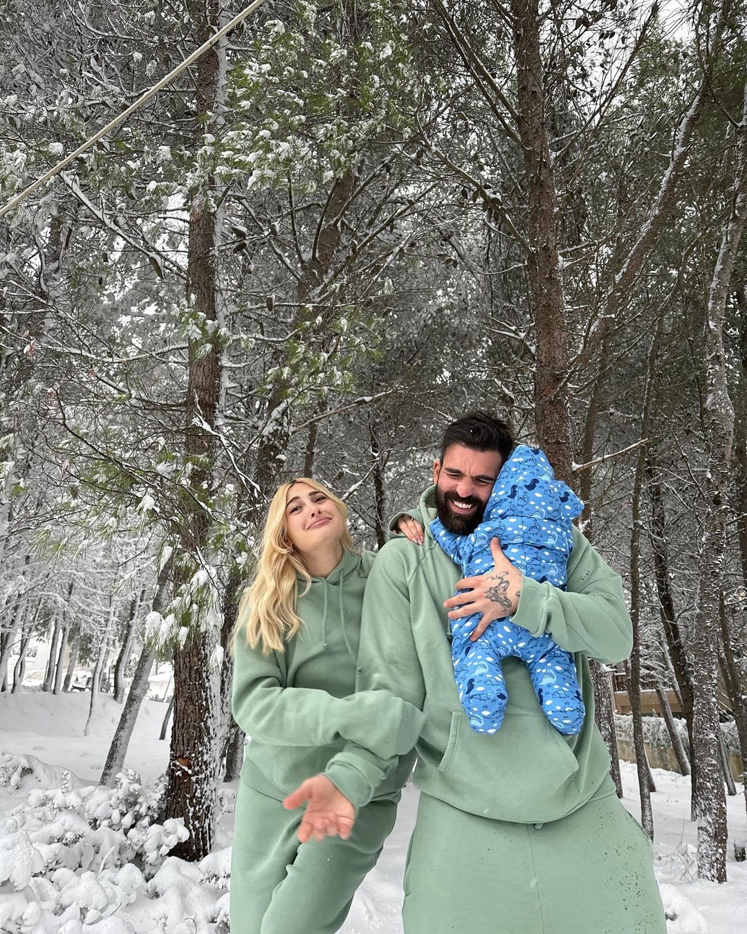 Έξαλλη η Ιωάννα Τούνη με τα σχόλια για τις φωτογραφίες με το μωρό της στα χιόνια