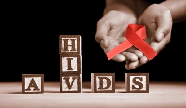 1η Δεκεμβρίου παγκόσμια μέρα κατά του AIDS: Το ξέσπασμα και οι διάσημοι που έχασαν τη ζωή τους
