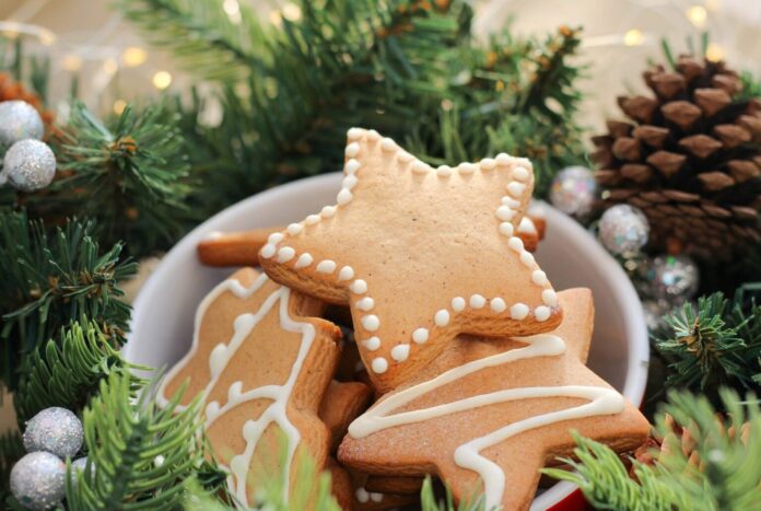 Χριστουγεννιάτικα μπισκότα: Ετοιμάζουμε sugar - free μπισκοτάκια με μπανάνα για τα Χριστούγεννα