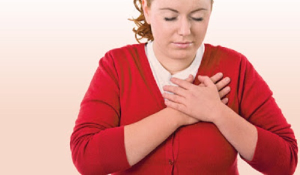 Συμπτώματα που προειδοποιούν για έμφραγμα και πρέπει να πάτε άμεσα σε καρδιολόγο