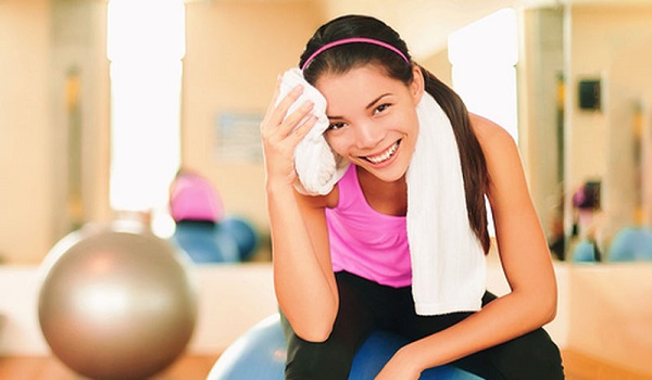 Λάστιχο γυμναστικής: Τέσσερις ασκήσεις που θα μεταμορφώσουν το σώμα σου