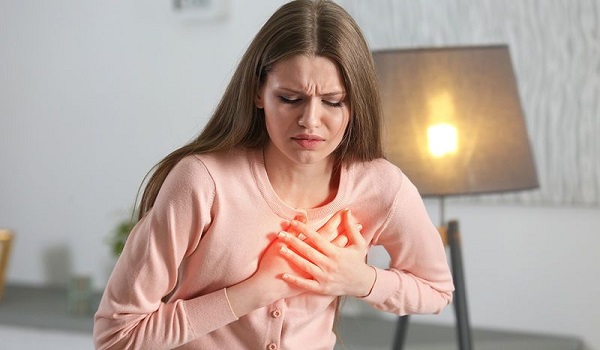 Καρδιακή προσβολή στις γυναίκες: Τα 5 προειδοποιητικά σημάδια που πρέπει να γνωρίζετε