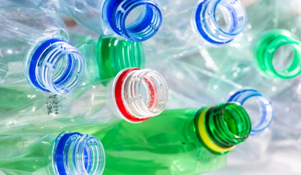 Προσοχή: Γιατί δεν πρέπει να ξαναχρησιμοποιείτε τα πλαστικά μπουκάλια!