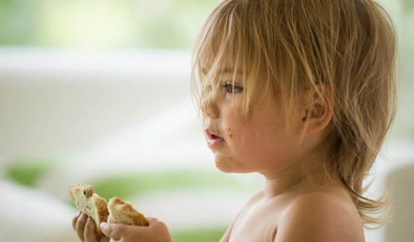 Παιδί και γλυκά: Απαγορεύονται ως τα 3 χρόνια;
