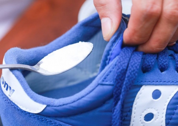 Πώς θα διώξετε την άσχημη μυρωδιά από τα παπούτσια σας