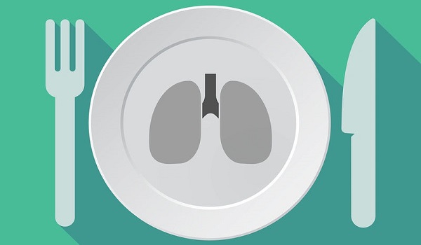 Υγεία πνευμόνων: Ποιες τροφές την ωφελούν και ποιες τη βλάπτουν