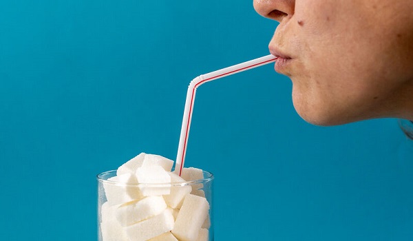 Μήπως τρώτε πολλή ζάχαρη; Δείτε πώς αντιδρά το σώμα