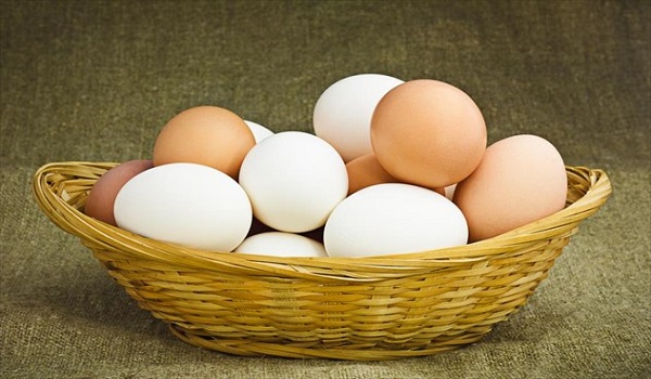 Ποια είναι η διαφορά ανάμεσα στα καφέ και τα άσπρα αβγά;