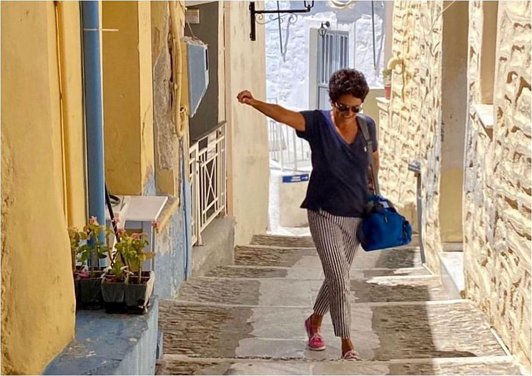 Η Άλκηστις Πρωτοψάλτη στη Σύρο – Δέκα στιγμές από το νησί της καρδιάς της