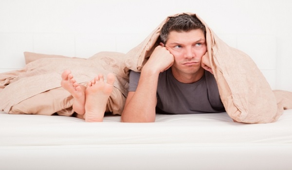 Οι 5 βασικοί παράγοντες που μειώνουν την αντοχή των αντρών στο κρεβάτι