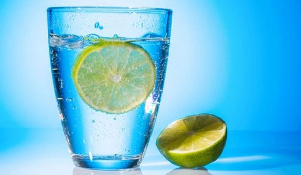 Πώς να φτιάξεις μόνος σου το απόλυτα υγιεινό ενεργειακό ποτό