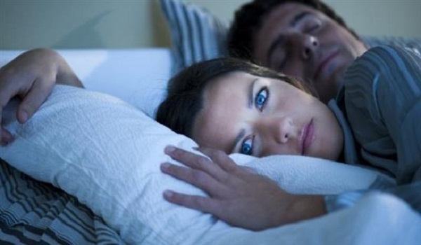 Ξυπνάτε τη νύχτα; 5 κοινές αιτίες και τι μπορείτε να κάνετε