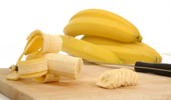 Το κόλπο για να μην μαυρίζουν οι μπανάνες - Βίντεο