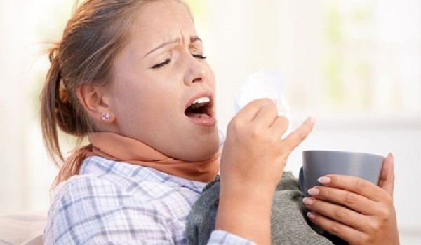 Βήχας και πόνος στο λαιμό: Πότε πρέπει να συμβουλευτείτε γιατρό
