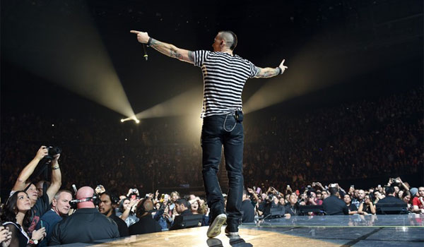 Linkin Park: O τρόπος που τραγουδούσες για τους δαίμονές σου έκανε άπαντες να σε ερωτευτούν