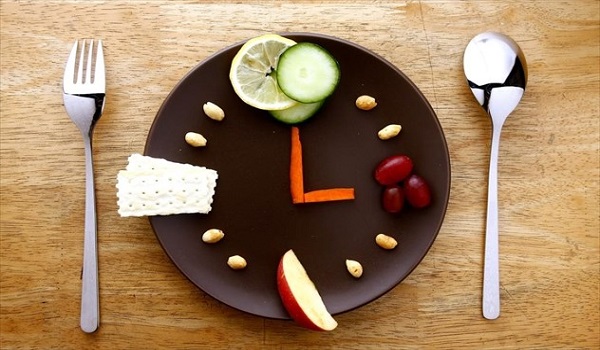 Μήπως η ώρα που τρώτε παίζει ρόλο στην απώλεια βάρους;