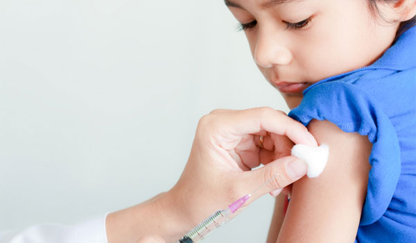 Τι λένε οι ειδικοί για τον εμβολιασμό των παιδιών