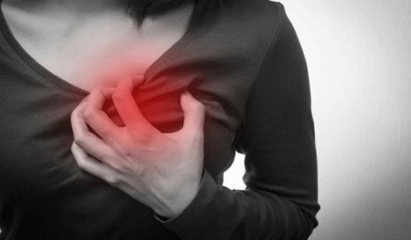 Πόνος στο στήθος: Οι 8 σοβαρές αιτίες πλην του εμφράγματος