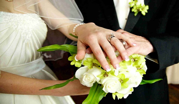 Οικονομολόγος του Χάρβαρντ έχει μια συμβουλή για τον γάμο: Παντρευτείτε από συμφέρον