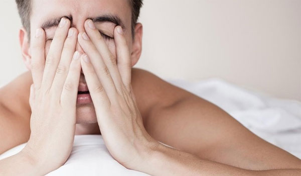 Hangover: Πώς θα γλιτώσετε τον πονοκέφαλο μετά από αλκοόλ και ξενύχτι