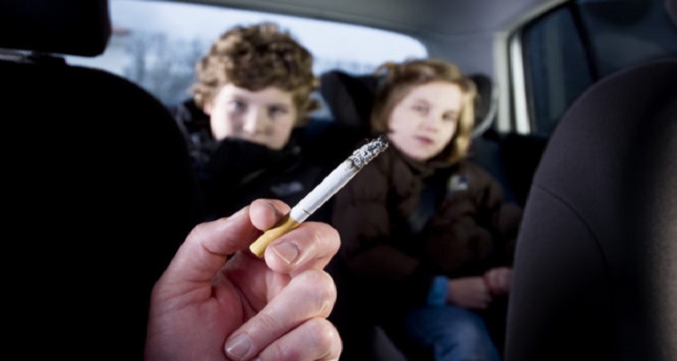 Κορονοϊός: Γίνεται να κολλήσεις από παθητικό κάπνισμα;