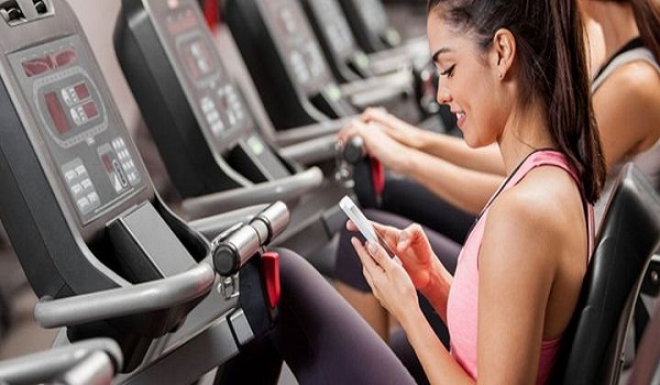 Γιατί δεν πρέπει να χρησιμοποιούμε το κινητό στο γυμναστήριο;