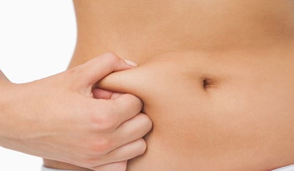 Αυτές οι συνήθειες αυξάνουν το λίπος στην κοιλιά – Πώς θα τις κόψετε
