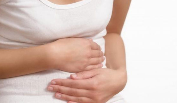 Ενοχλήσεις στο στομάχι: Με ποιες 5 κοινές παθήσεις συνδέονται