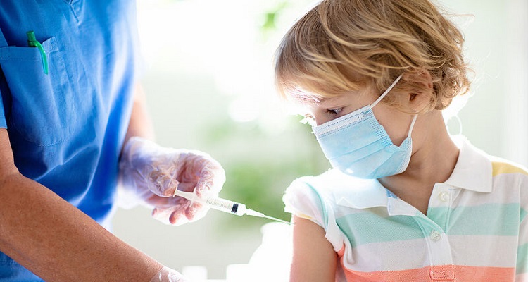 Κορονοϊός: Οι οδηγίες του CDC για τον εμβολισμό παιδιών και εφήβων