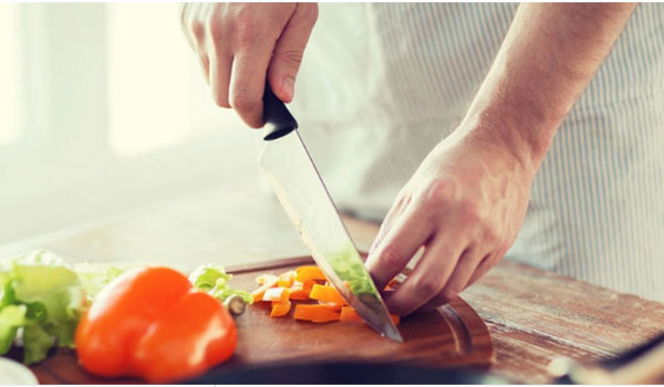 Chef Τίμος Ζαχαράτος, συνταγή: Μοσχάρι κοκκινιστό με πουρέ μελιτζάνας