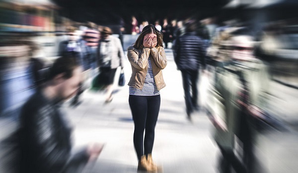 Μίνι οδηγός για να βοηθήσεις κάποιον σε κρίση πανικού