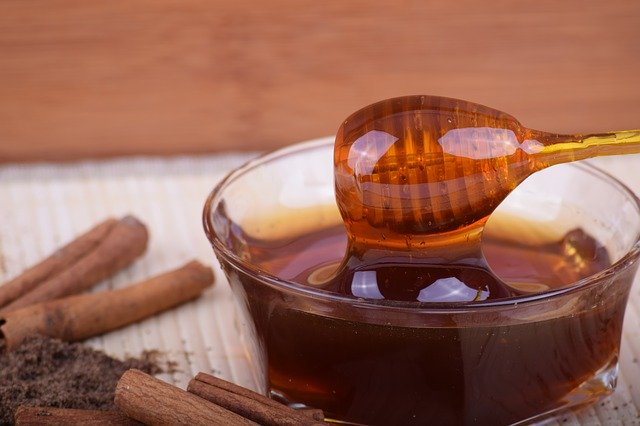 Μέλι και κανέλα: Ένας συνδυασμός με πολλές θεραπευτικές ιδιότητες