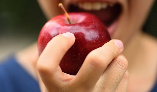 Ένα μήλο την ημέρα προστατεύει από 5 μορφές καρκίνου