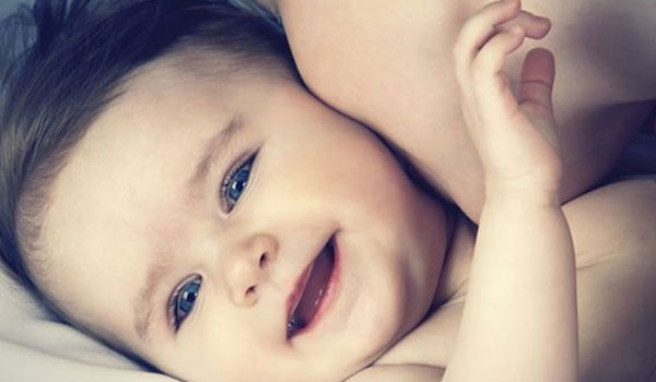 Ο λόγος που η μυρωδιά των μωρών μάς ξετρελαίνει