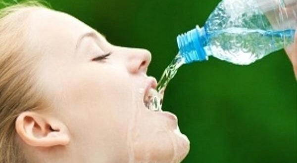 Το μεγάλο λάθος που κάνεις όταν πίνεις νερό
