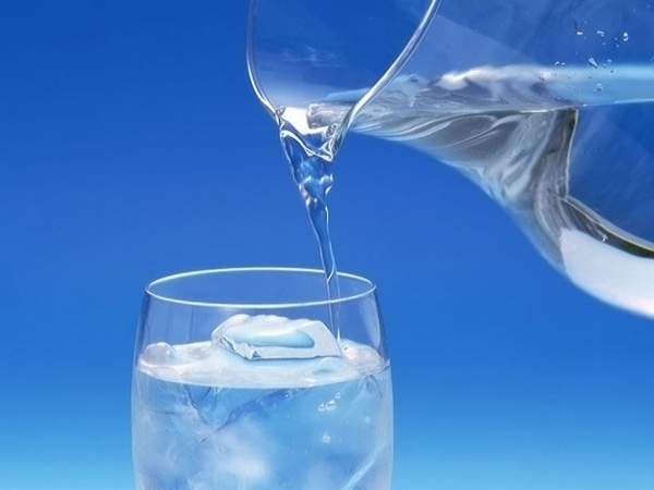 Πώς βοηθάει στη δίαιτα το παγωμένο νερό