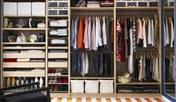 Tips για να εξαφανίσετε τη μυρωδιά υγρασίας από την ντουλάπα σας
