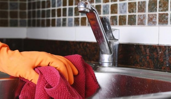 Εστία μικροβίων οι πετσέτες κουζίνας: Τι ασθένειες προκαλούν