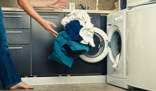 Πώς να... σώσετε τα ρούχα που ξέβαψαν στο πλυντήριο