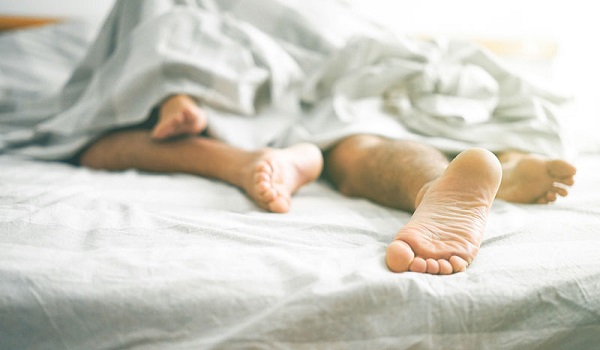 Ποια είναι η αγαπημένη σας πλευρά στο κρεβάτι – Τι αποκαλύπτει η προτίμησή σας