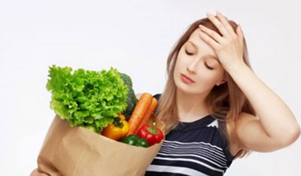 Πονοκέφαλος και διατροφή: Ποιές τροφές επιδεινώνουν και ποιές ανακουφίζουν