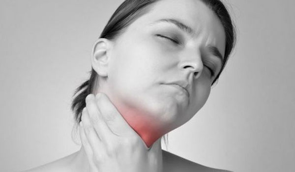 Πρήξιμο στον λαιμό: Ολες οι πιθανές αιτίες – Πότε είναι ένδειξη σοβαρού προβλήματος