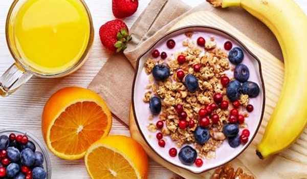 Διατροφή: Τι δεν πρέπει να λείπει ποτέ από το πρωινό σου