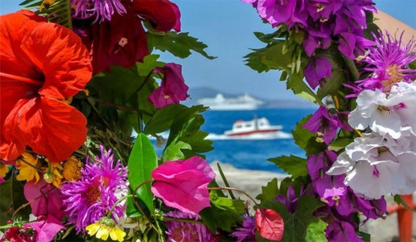 Πρωτομαγιά 2025: Το έθιμο. Γιατί φτιάχνουμε στεφάνι με λουλούδια