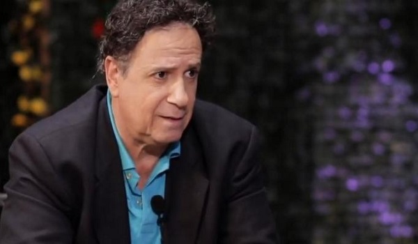 Χάρης Ρώμας: Σκηνοθέτης καλεί αγόρια και τους λέει να αυνανιστούν μπροστά του